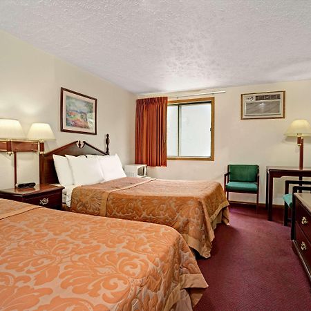 Super 8 By Wyndham Chaska Hotel Ngoại thất bức ảnh