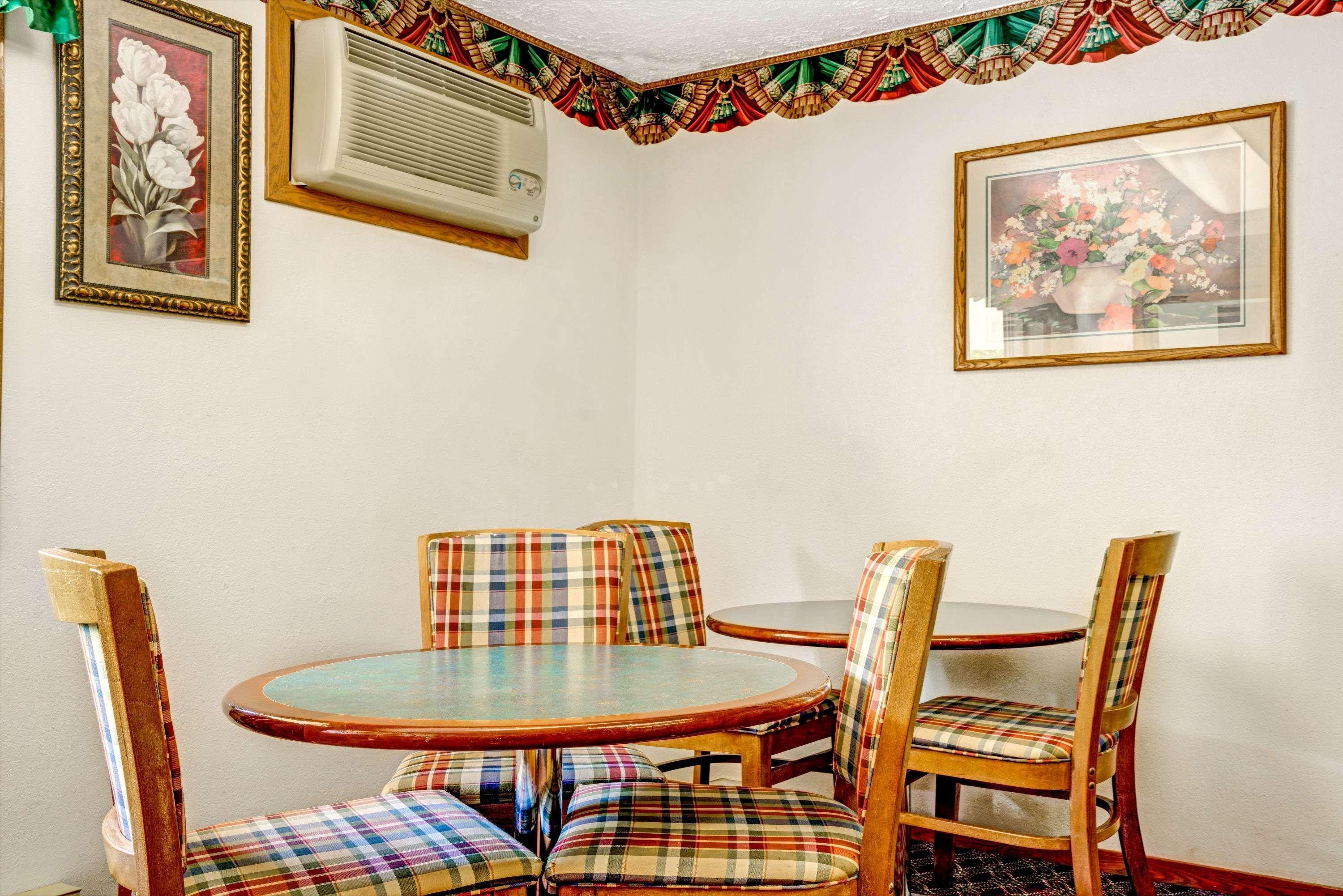 Super 8 By Wyndham Chaska Hotel Ngoại thất bức ảnh